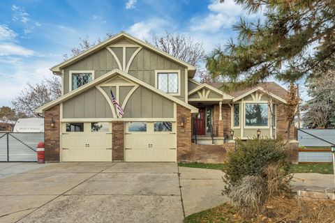 Photo of 720 E 2600 N, North Ogden, UT 84414 (MLS # 2126334)