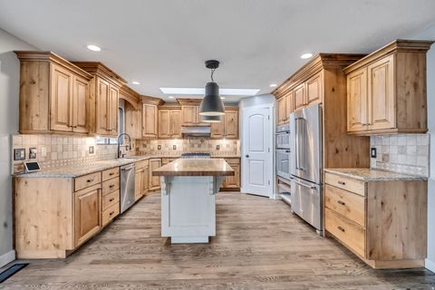 Tiny photo for 720 E 2600 N, North Ogden, UT 84414 (MLS # 2126334)