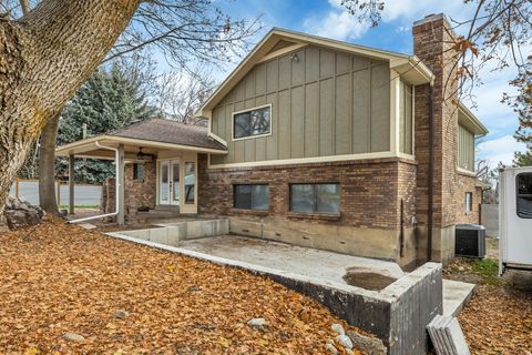 Tiny photo for 720 E 2600 N, North Ogden, UT 84414 (MLS # 2126334)