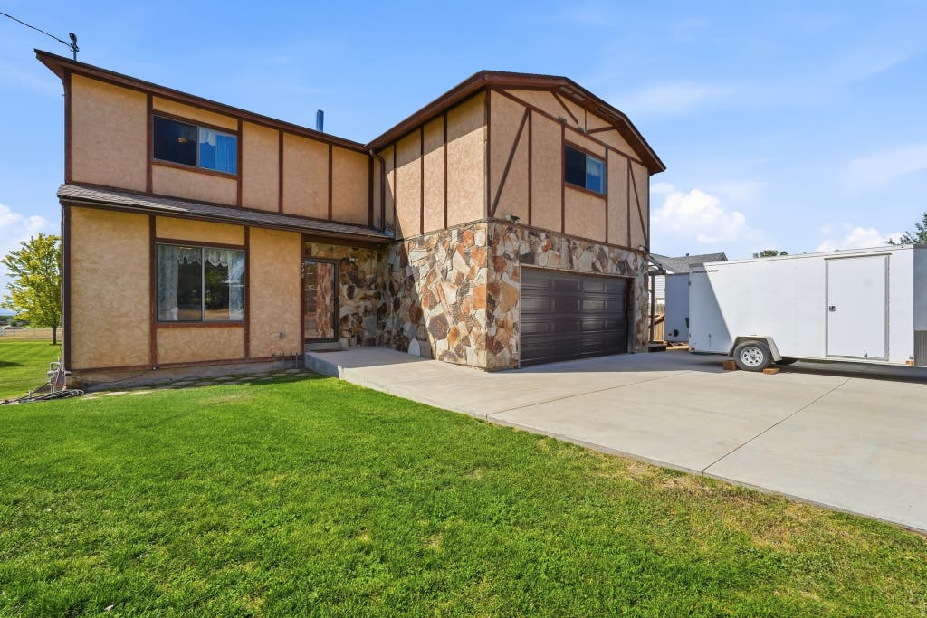 Photo of 748 E ANTELOPE DR N, Layton, UT 84041 (MLS # 2179912)