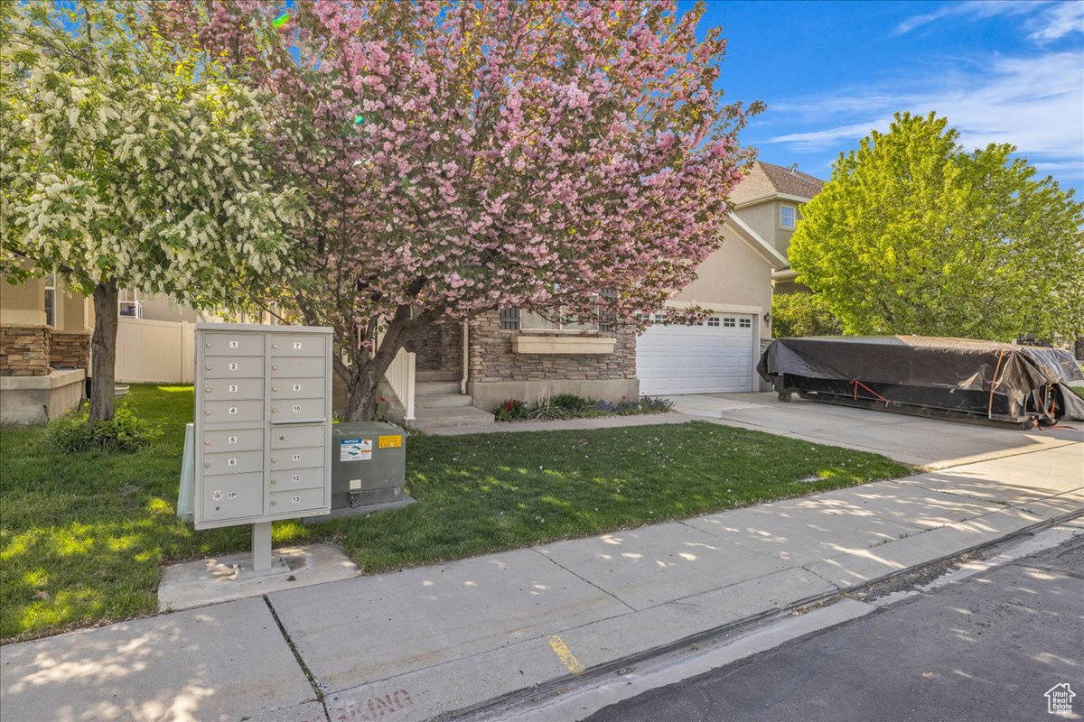 6636 Scarsborough Ln, West Jordan, Utah image 2