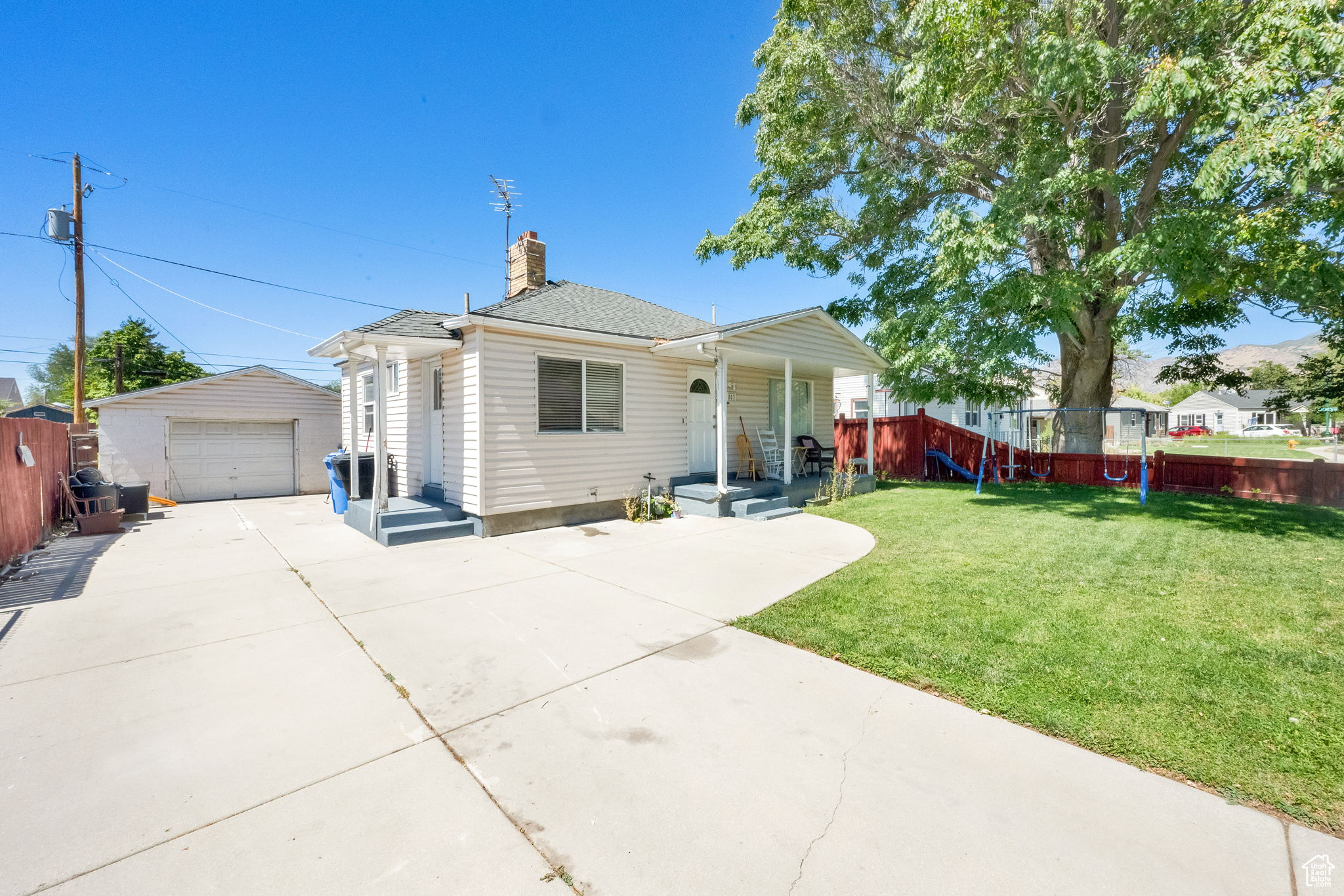 Main image without alt text