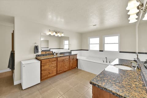 Tiny photo for 579 W 2400 S, Syracuse, UT 84075 (MLS # 2180562)