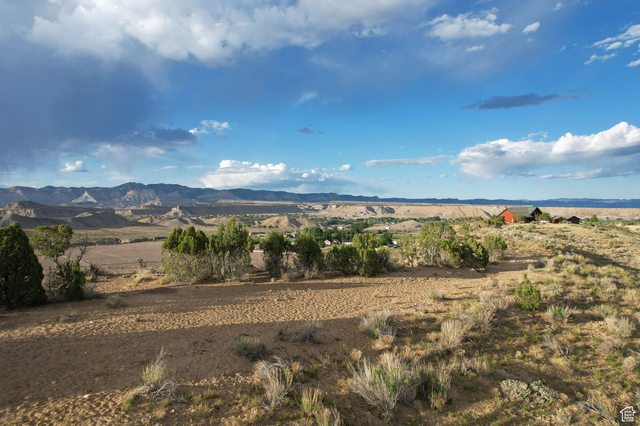 PINNACLE HEIGHTS - Land