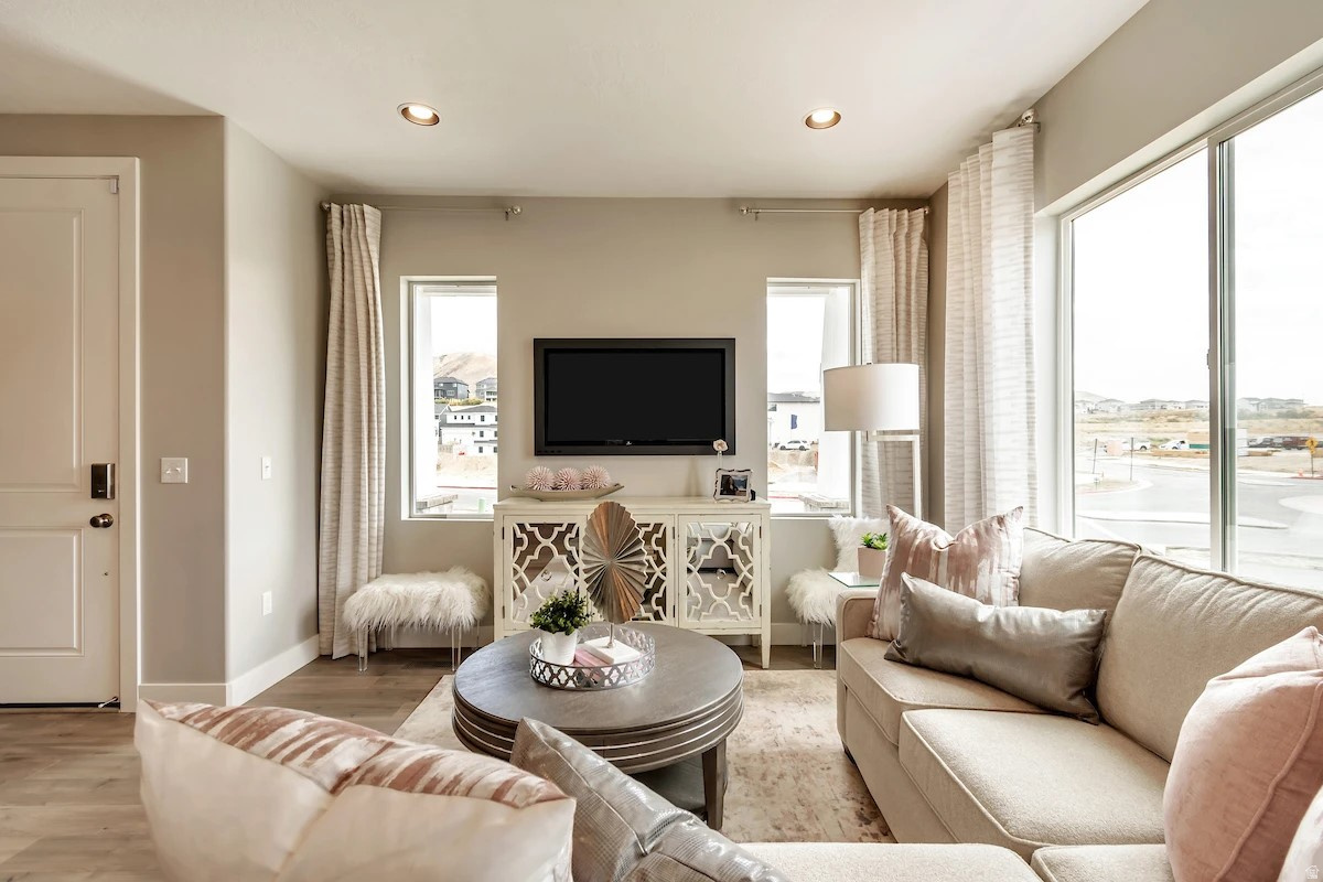 MEADOWBROOK - Residential