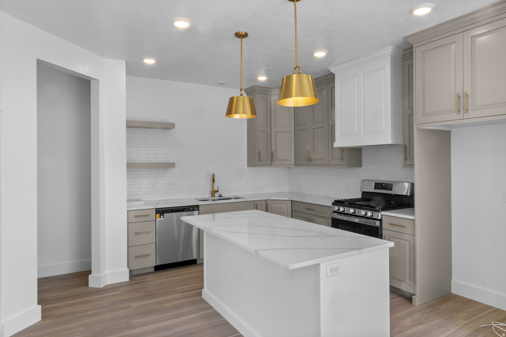 RIVERGATE - Residential