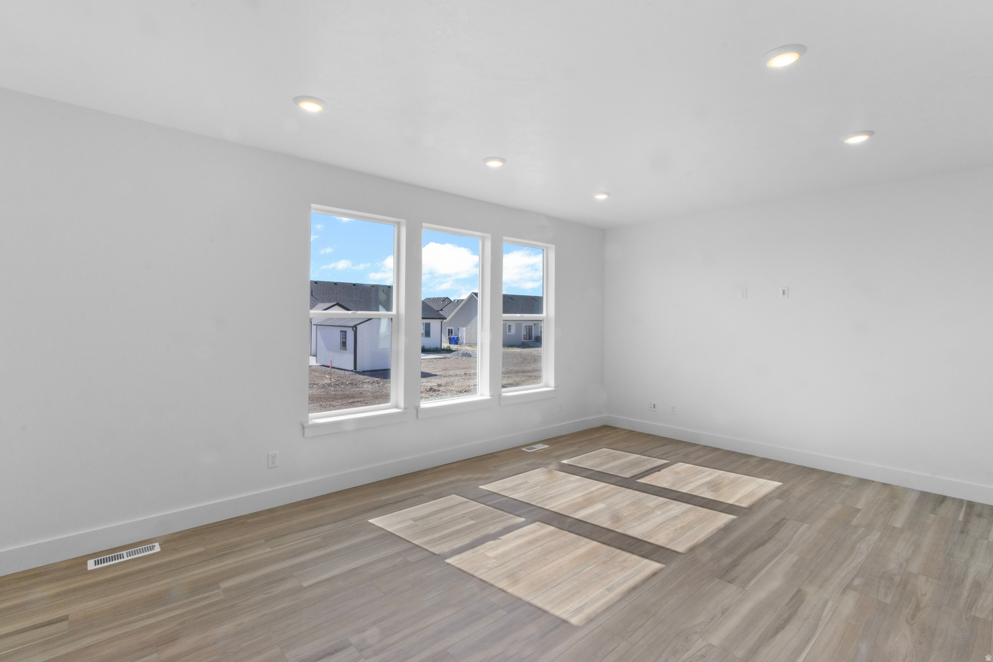 RIVERGATE - Residential