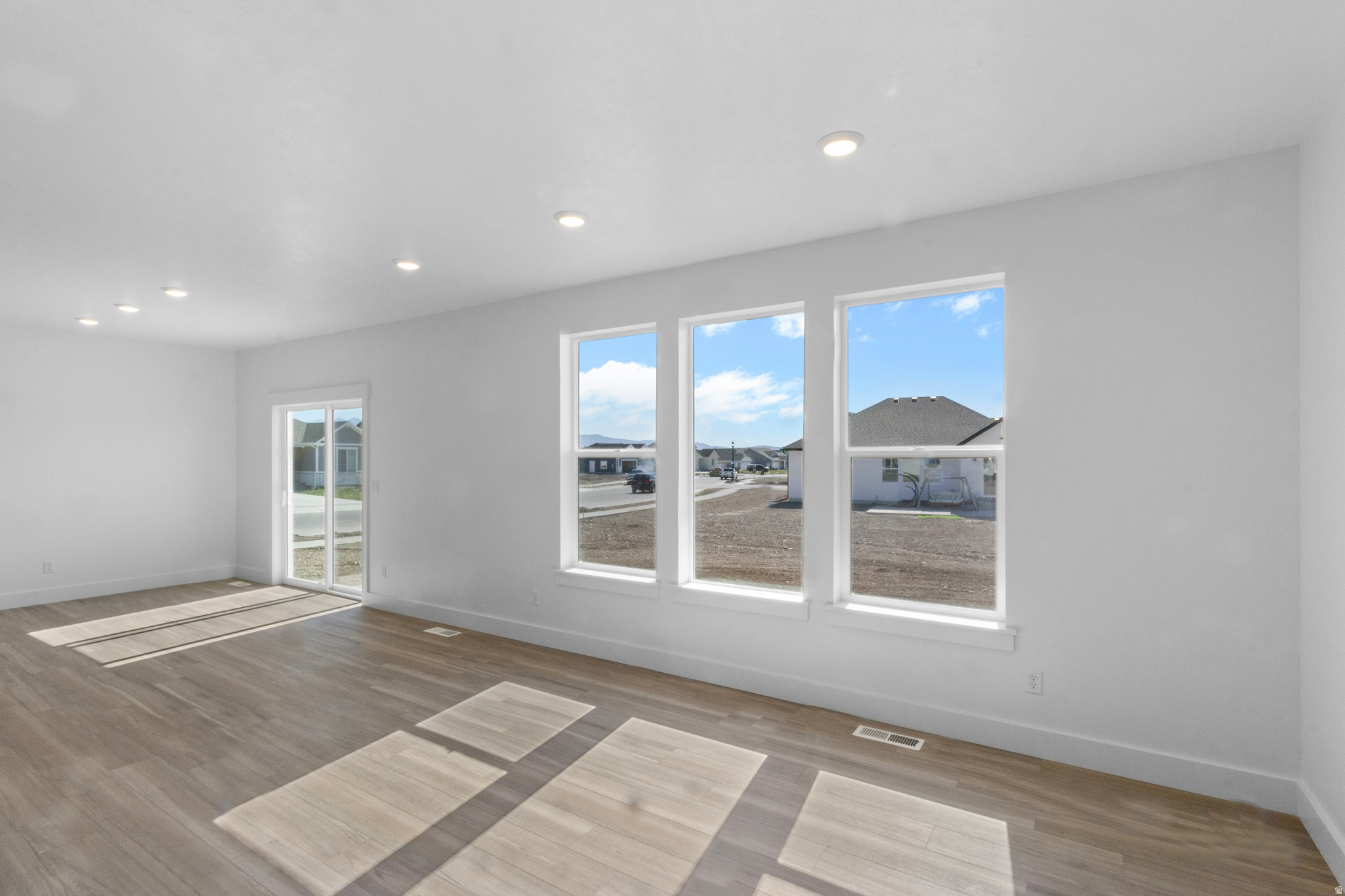 RIVERGATE - Residential