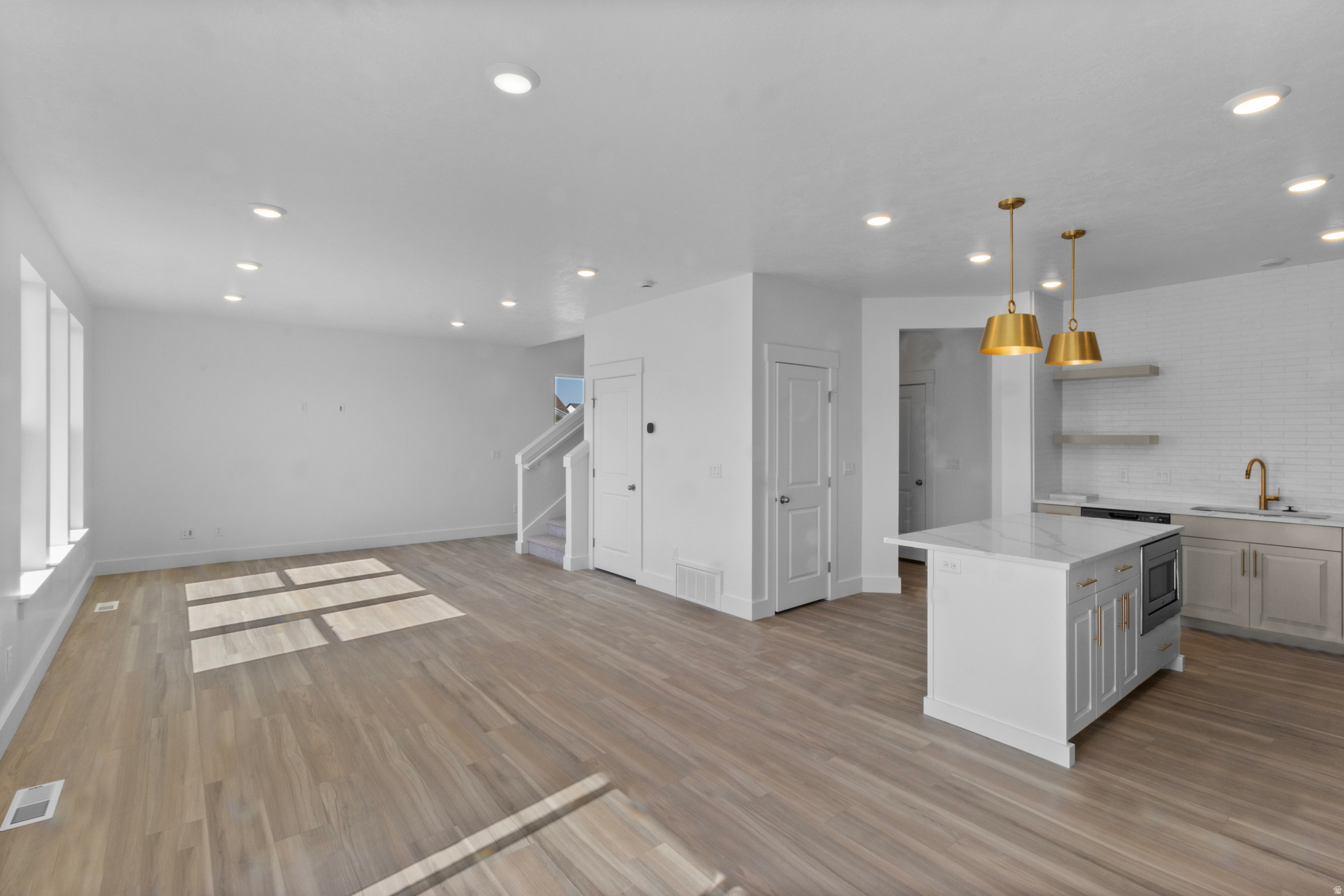 RIVERGATE - Residential