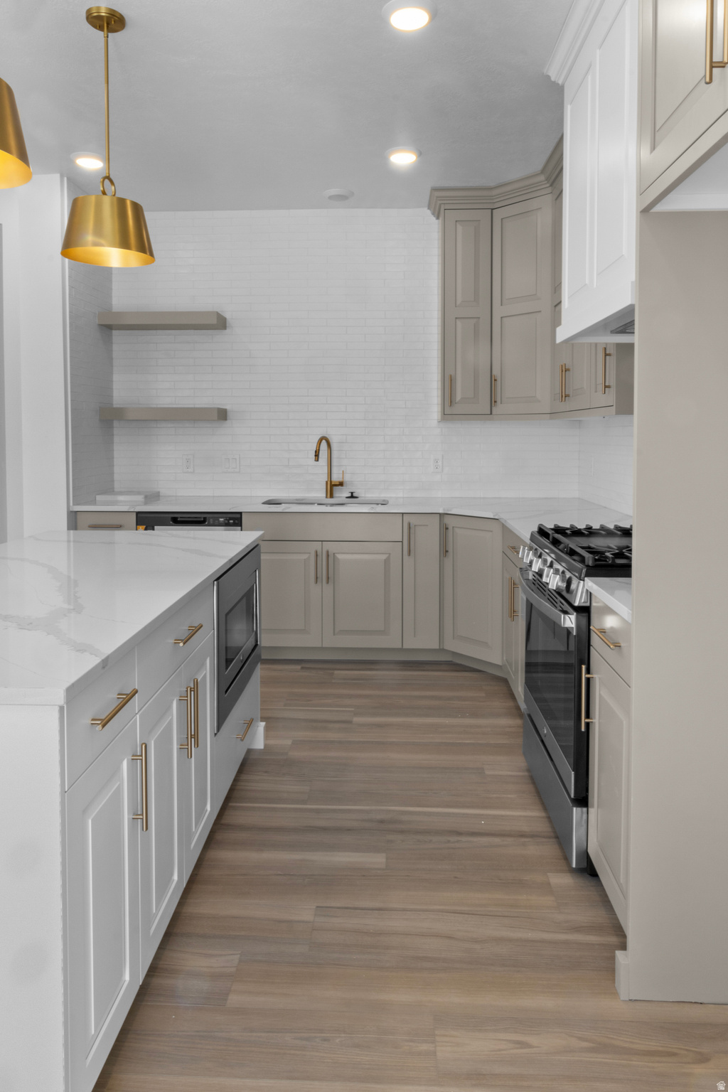 RIVERGATE - Residential