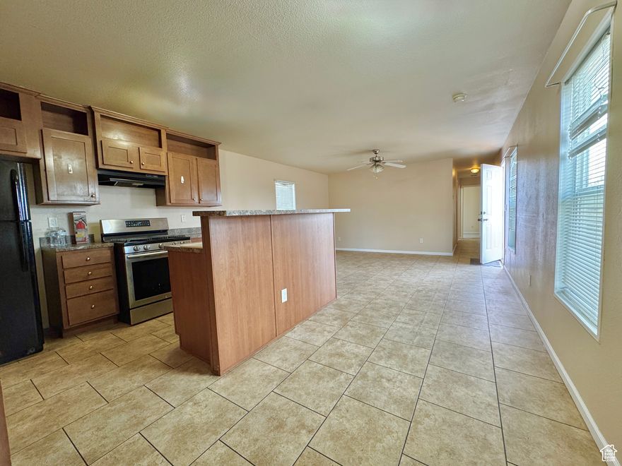 This is a great 3 bed 2 bath mobile home in Ogden. It is located just minutes away from numerous parks, playgrounds and trailheads to explore along with being just two minutes from a Walmart and other major stores. The main bedroom has a walk in closet and it's own bathroom for added privacy. Please note that square footage figures are provided as a courtesy estimate and buyers are advised to obtain an independent measurement.