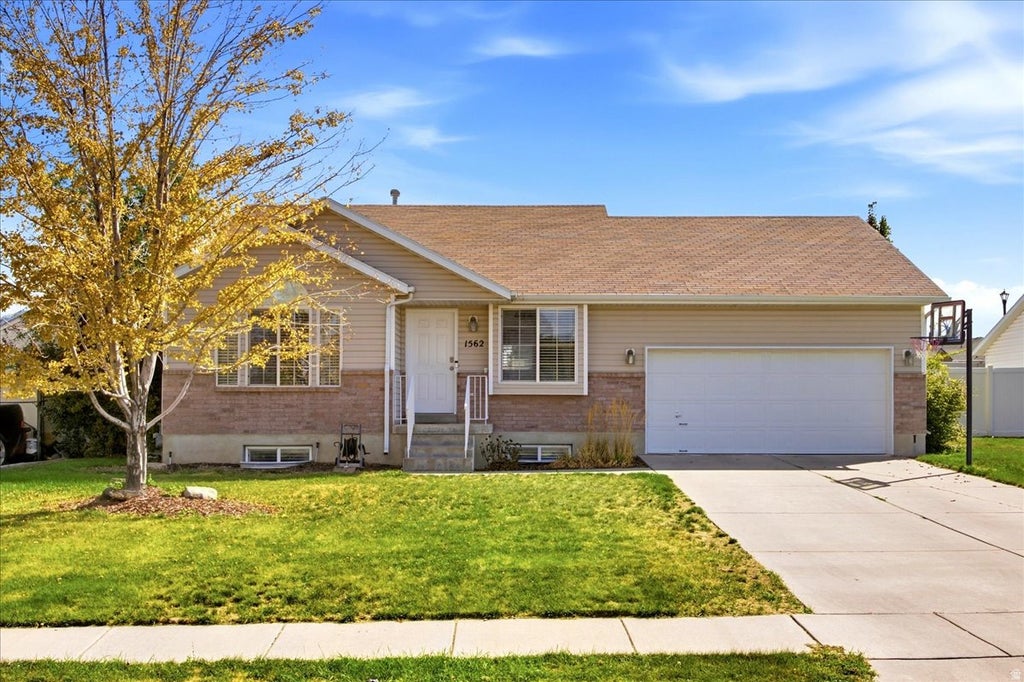 Photo of 1562 N 2030 W, Clinton, UT 84015 (MLS # 2186115)
