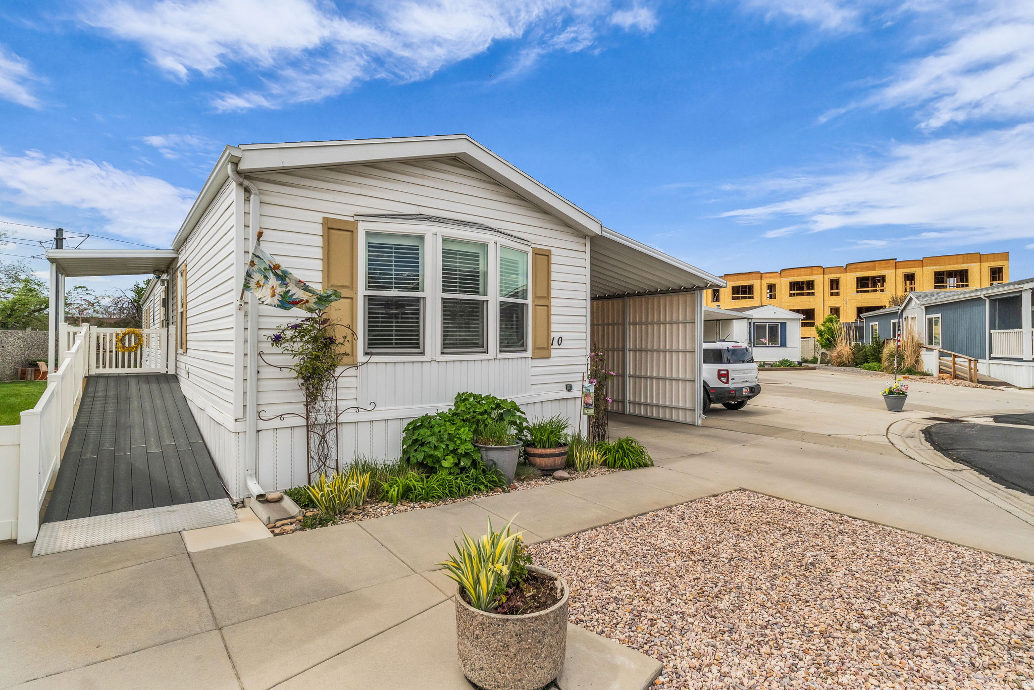 APPLEWOOD - Residential