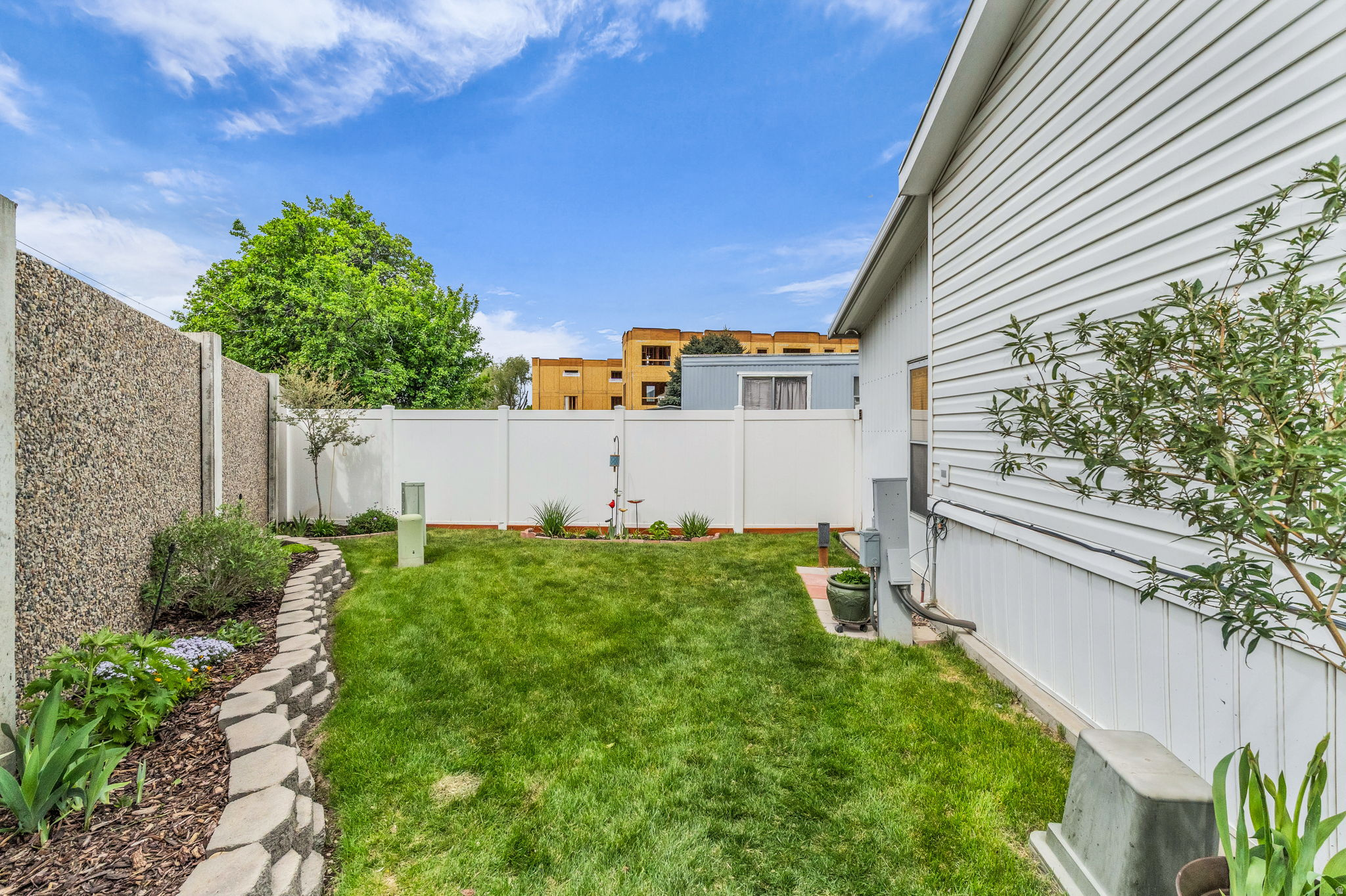 APPLEWOOD - Residential