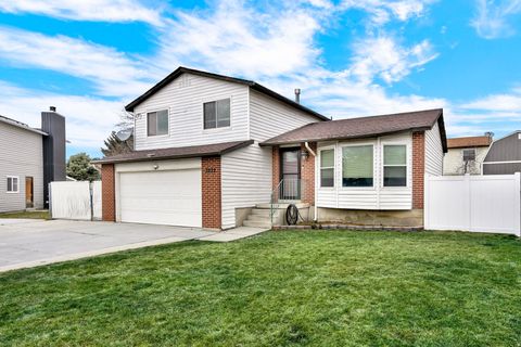 Tiny photo for 3222 W TYSONBROOK CT. Ct, Taylorsville, UT 84129 (MLS # 2138285)