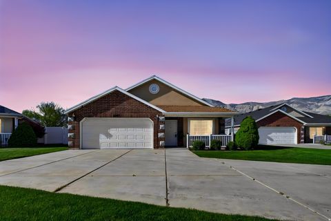 Photo of 2465 N DORCHESTER AVE, Harrisville, UT 84414 (MLS # 2153322)