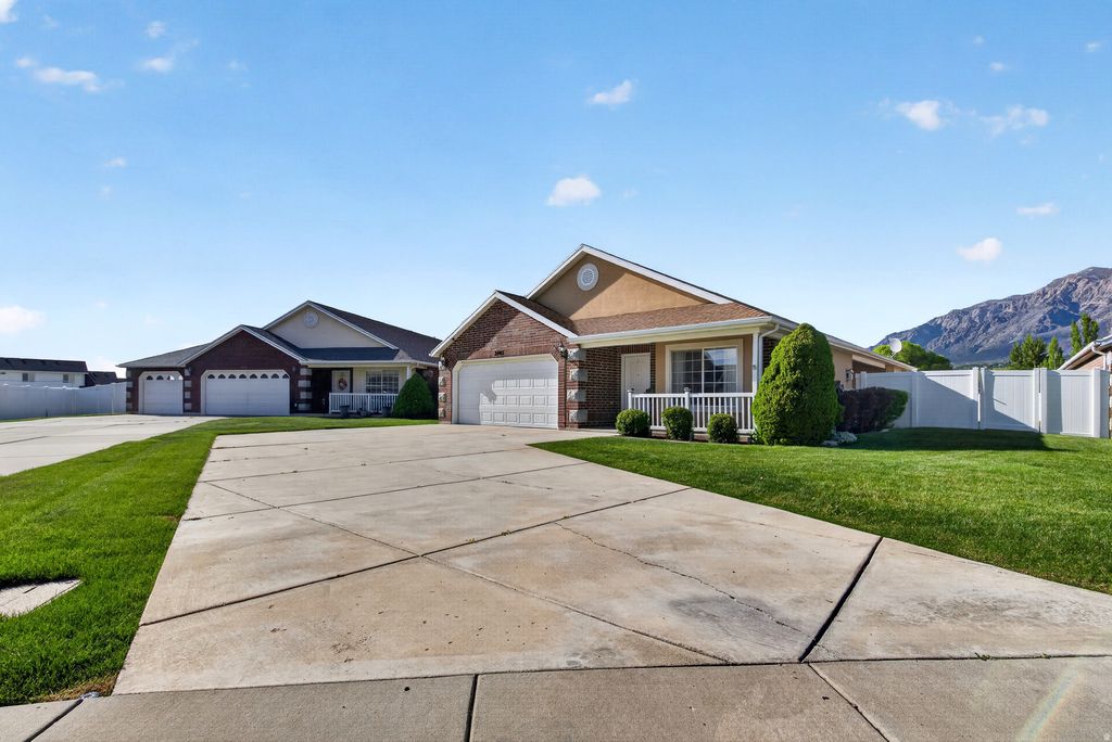 Photo of 2465 N DORCHESTER AVE, Harrisville, UT 84414 (MLS # 2153322)