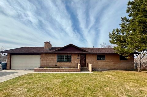 Photo of 487 N 30 W, American Fork, UT 84003 (MLS # 2140115)