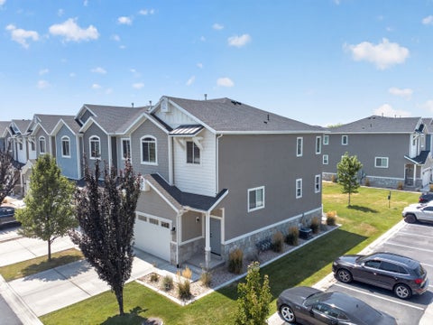 Townhouse For Sale - 686 S 1803<br/> Orem, UT 84059