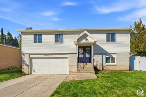 Photo of 14 W 620 S, Farmington, UT 84025 (MLS # 2190274)