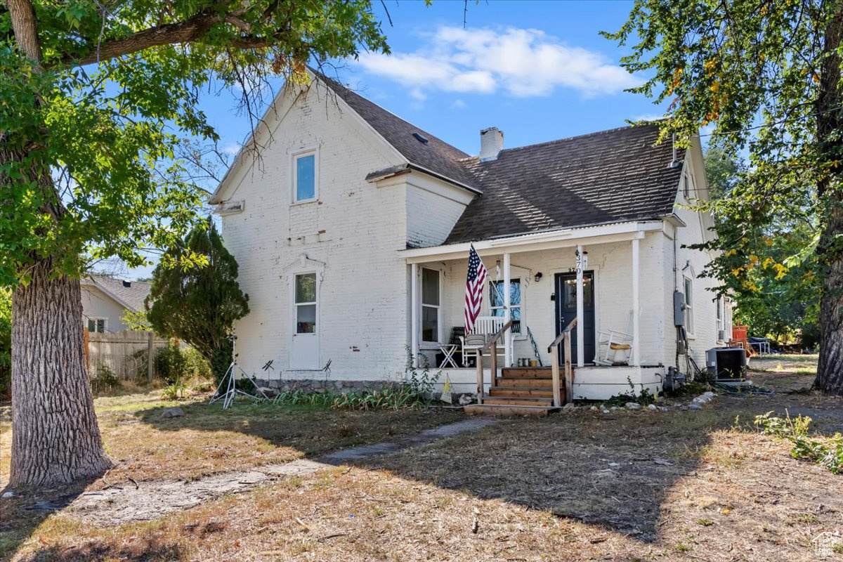 Great 4 bed 1 bath house is a must see. Spacious kitchen comes with newer quartz counter tops and stainless steel appliances. There are endless possibilities for the nice and flat .49 acre lot. Seller will also include a shipping container the makes for a great storage shed or workshop. Schedule an appointment today!