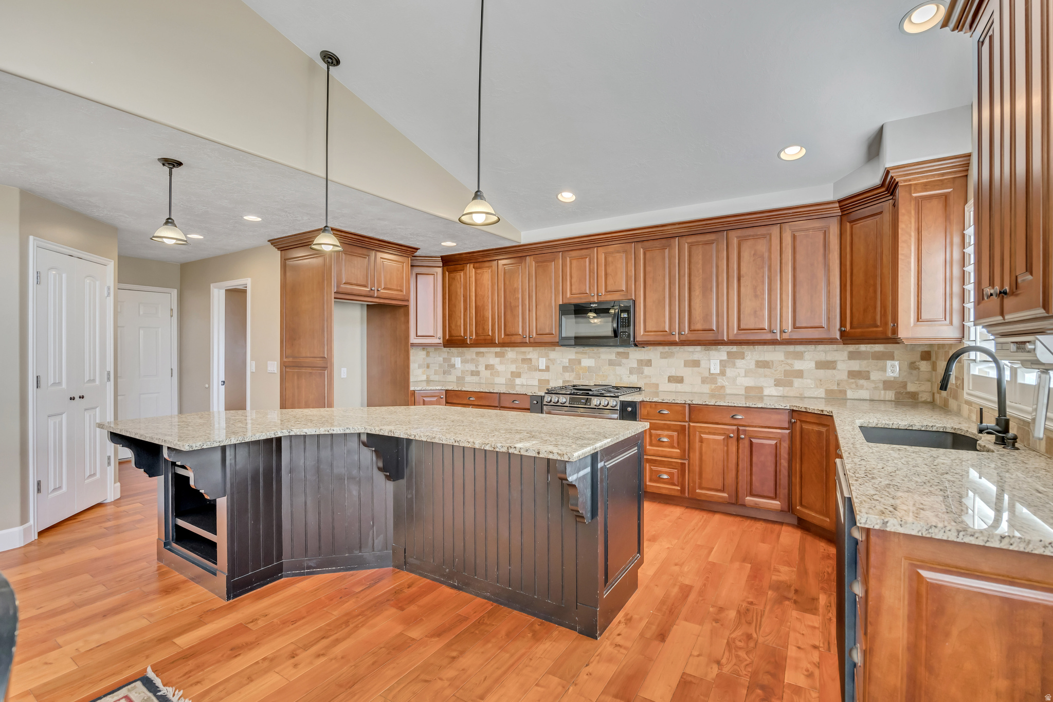 MEADOWLANDS - Residential