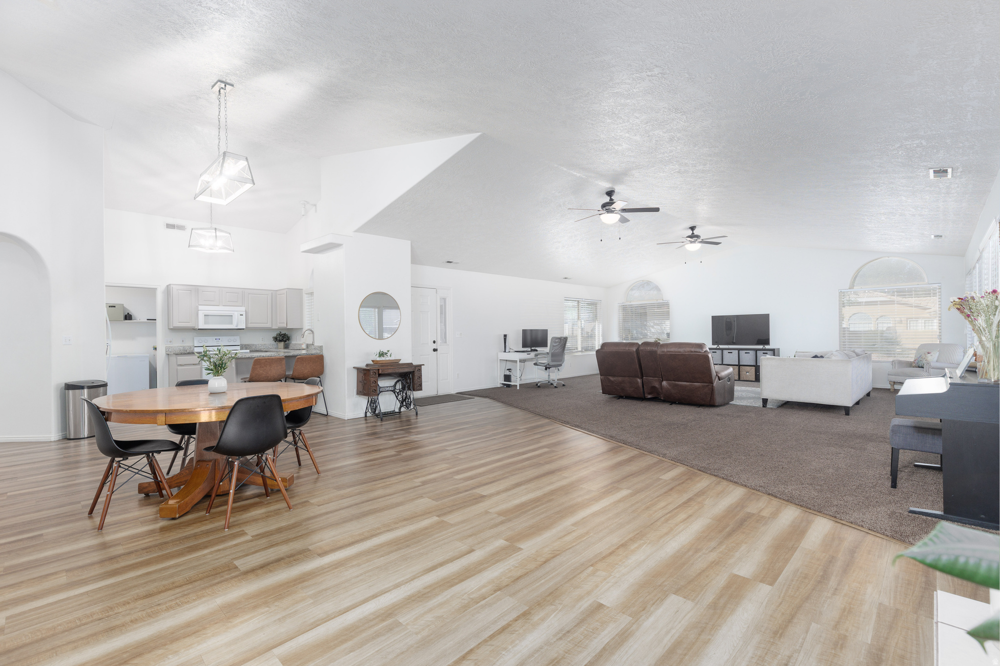 BLOOMINGTON HILLS - Residential