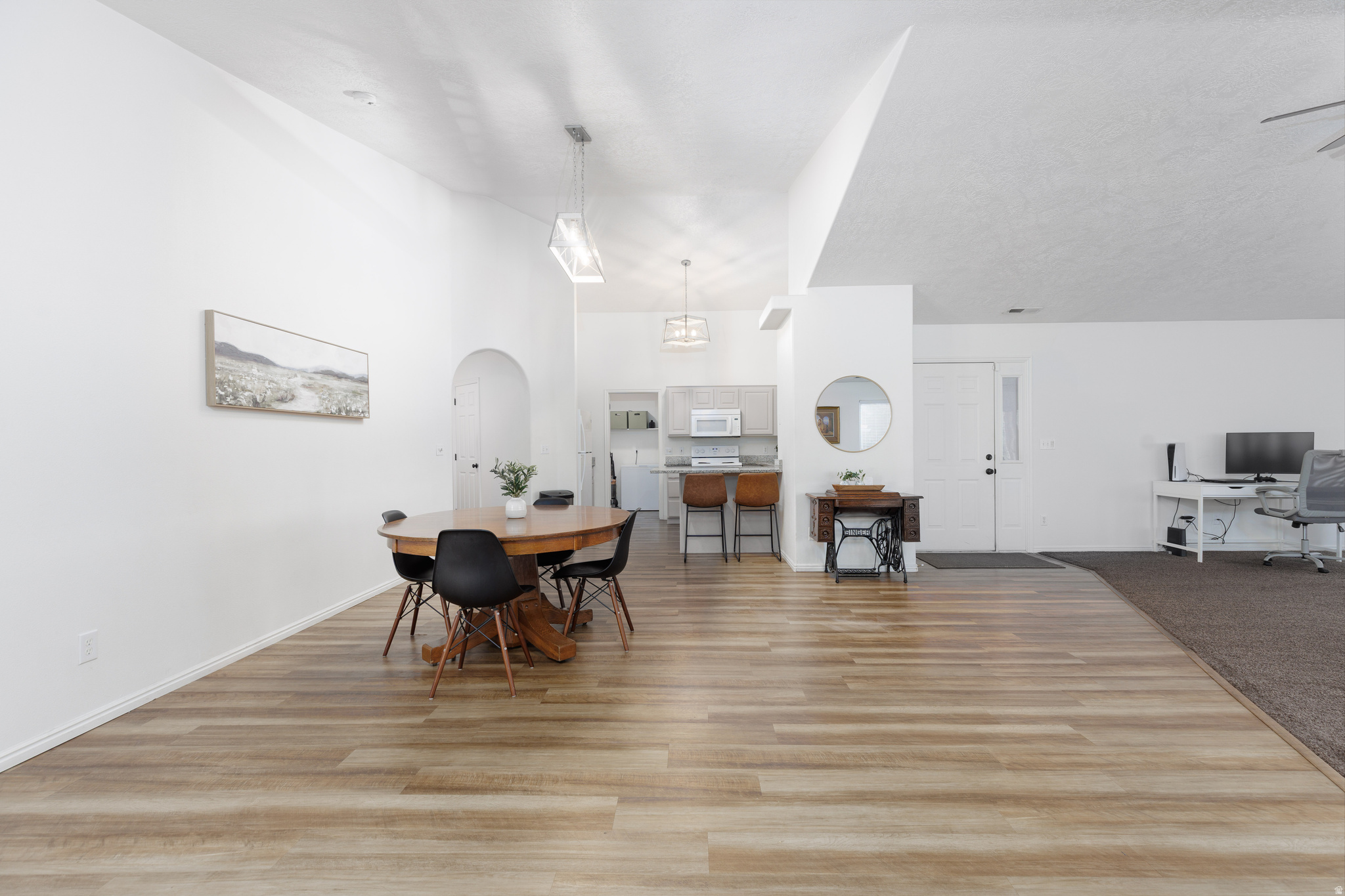 BLOOMINGTON HILLS - Residential