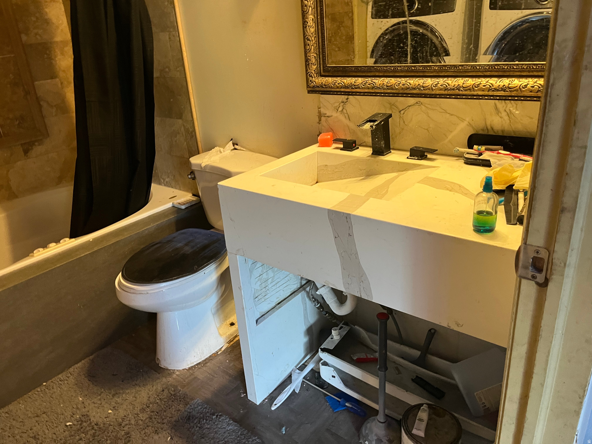 Main image without alt text