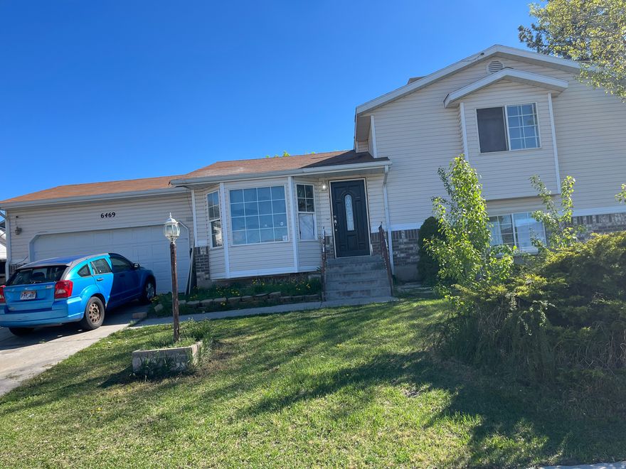 OPEN HOUSE THIS THURSDAY, 4/16/26  5-8  PM ONLY**INVESTOR REHAB SPECIAL!!** **HANDYMAN SPECIAL!**.Owner and renter occupied . Lots of potential equity! POTENTIAL REHAB LOAN~~MOTHER IN LAW DOWNSTAIRS, RV PARKING .Great opportunity to own in a desired neighohood. Home has great potential , sold in "AS-IS" condition and NO REPAIRS will be made. Price is based off condition.  Square footage figures are provided a a courtesy estimate only. Buyer is advised to obtain an independent measurement.