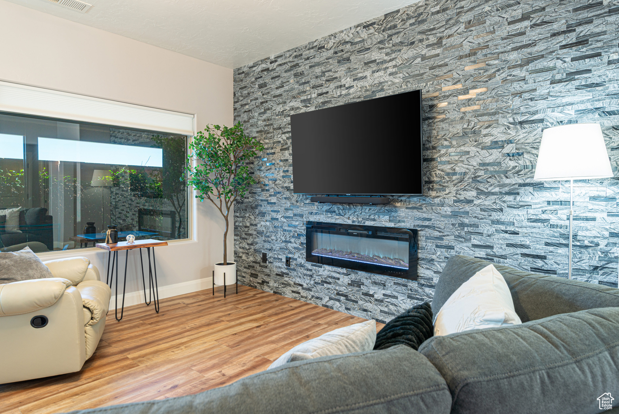 PEREGRINE POINT - Residential