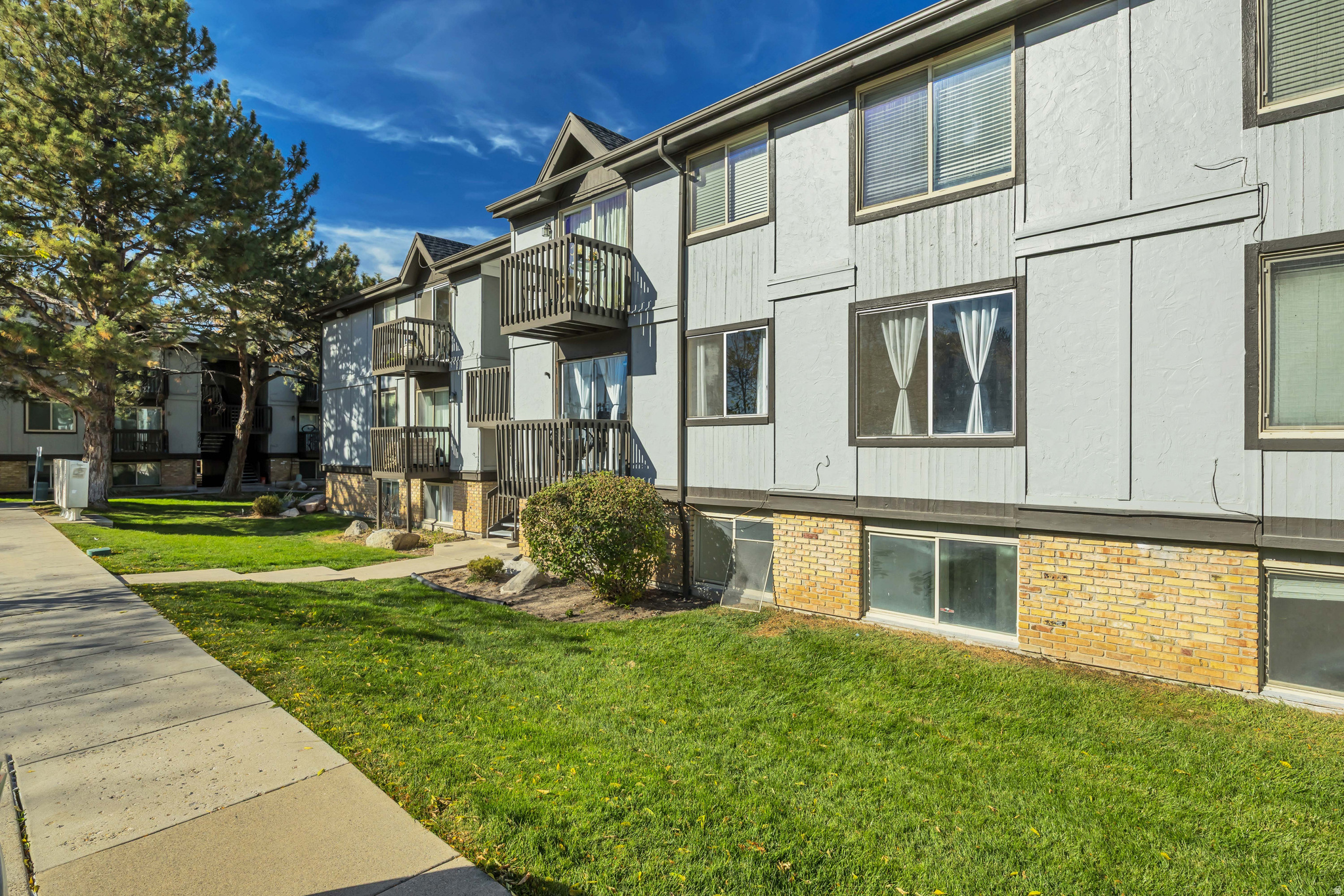 RIVENDELL CONDOS - Residential