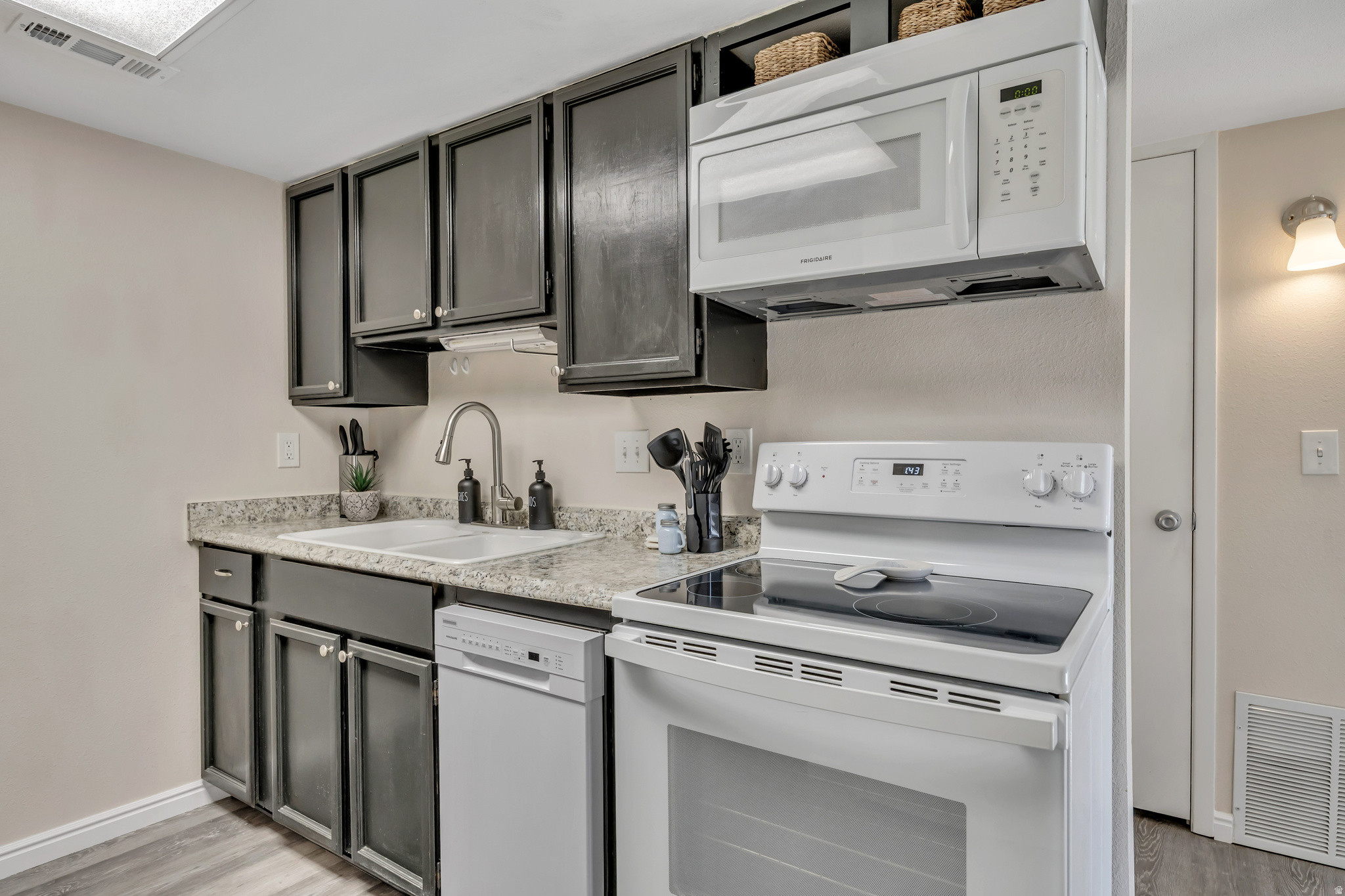 RIVENDELL CONDOS - Residential