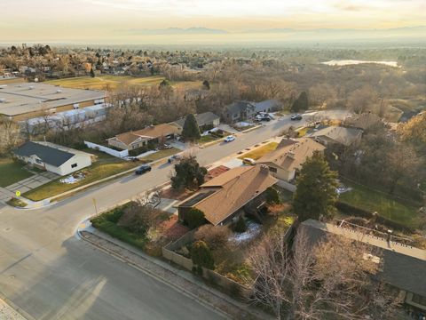 Tiny photo for 815 E OXFORD DR N, Kaysville, UT 84037 (MLS # 2135256)