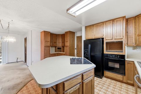 Tiny photo for 815 E OXFORD DR N, Kaysville, UT 84037 (MLS # 2135256)