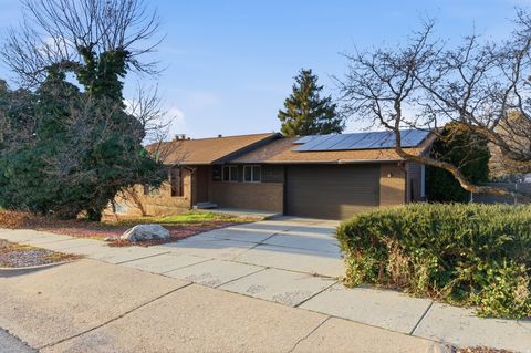 Photo of 815 E OXFORD DR N, Kaysville, UT 84037 (MLS # 2135256)