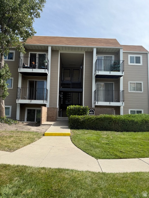 Nice condo in desirable area of Millcreek. Close to shopping center, Town square, and Restaurants. Easy access to freeway, Millcreek and big Cottonwood canyon. HOA includes 2 pools, Clubhouse and Gym room to use and enjoy. Newer Furnace and Water heater, and New Microwave. Washer & Dryer are located in the Storage room next to the condo. Please provide Pre-Approval letter or Proof of funds with the offer and send to reabtahi@gmail.com. Emotional suppoet animals (ESA) may be accepted, provide that all requirements are satisfied and established process is adhere to. Please make sure all lights are off and doors are locked after showing.