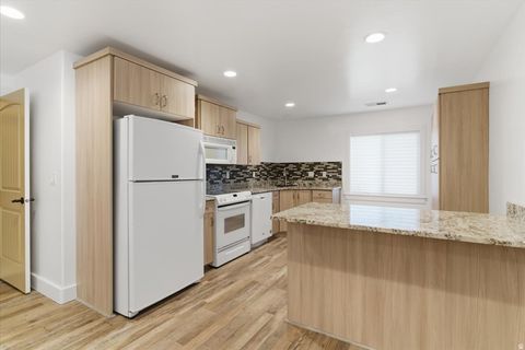 Tiny photo for 431 E 960 S, Salem, UT 84653 (MLS # 2157110)