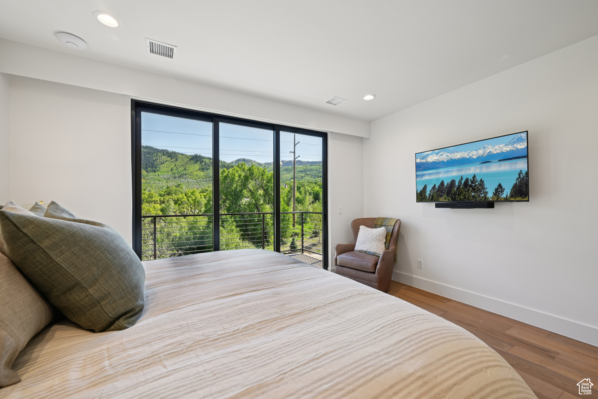 WHITEPINECANYONVILG - Residential