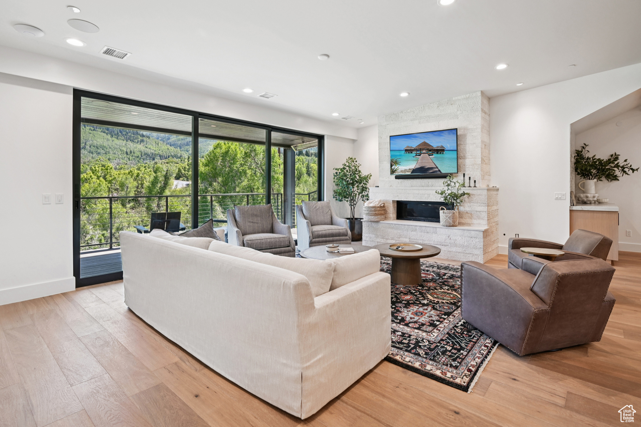 WHITEPINECANYONVILG - Residential