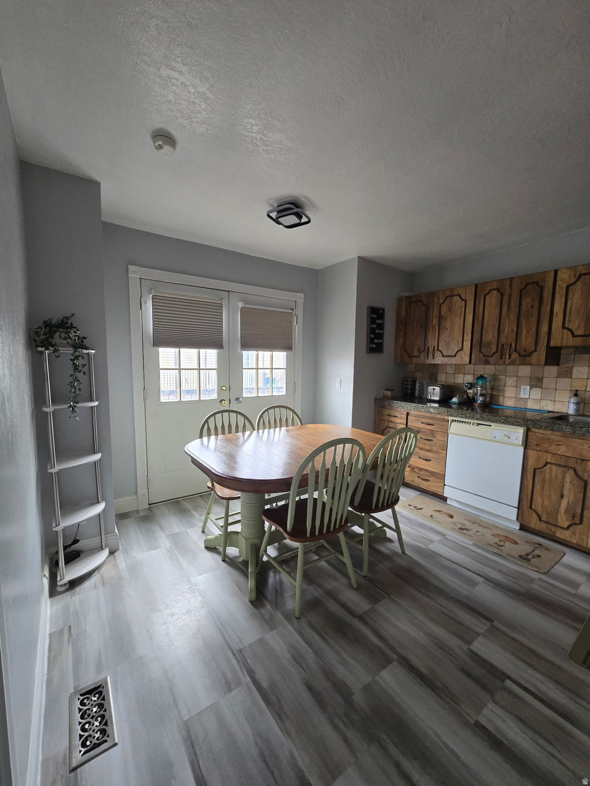 VILLA MONTAIGE COND - Residential