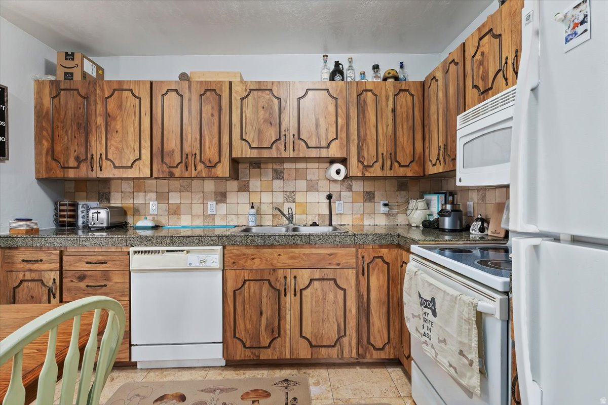 VILLA MONTAIGE COND - Residential