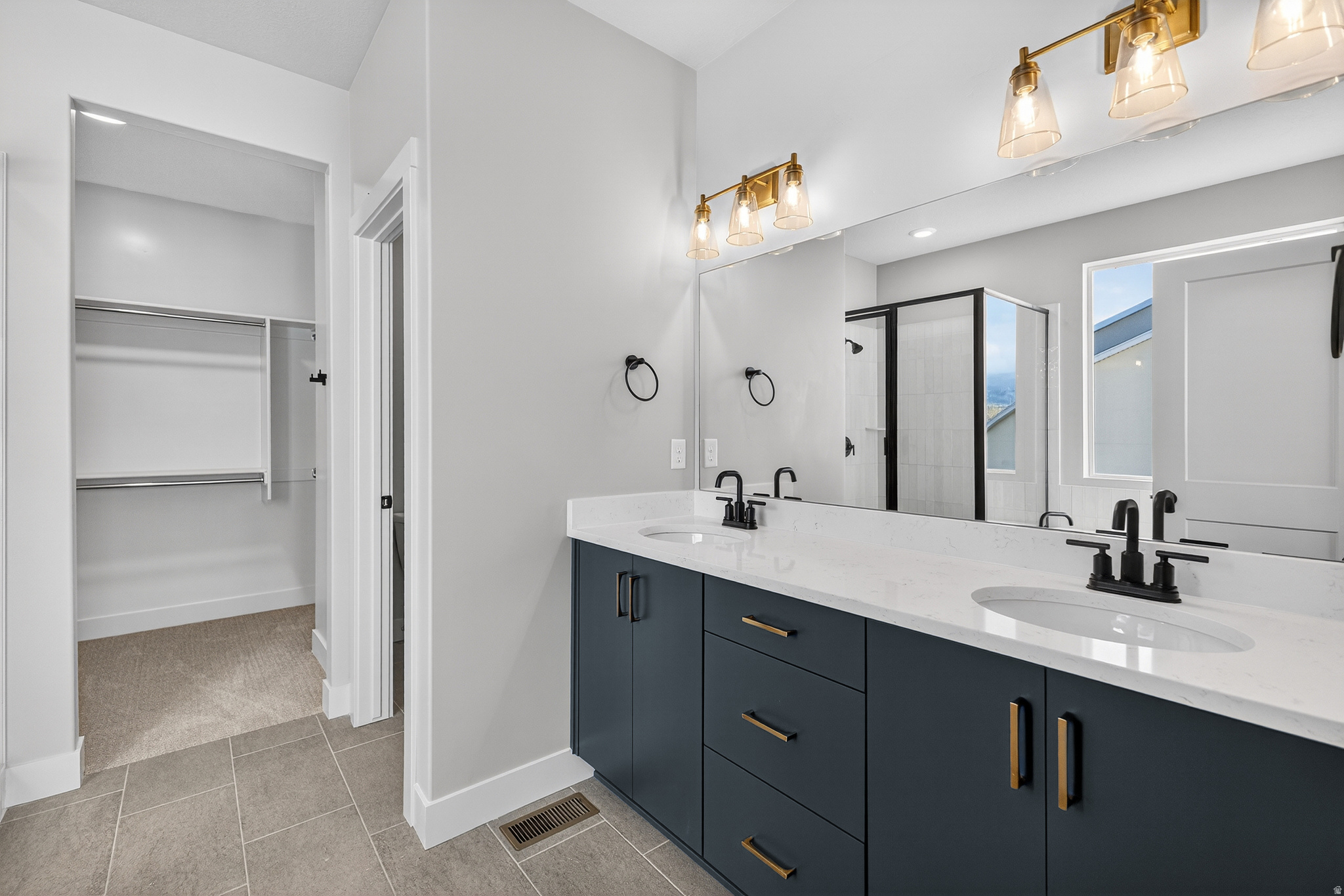 DIAMOND E - Residential