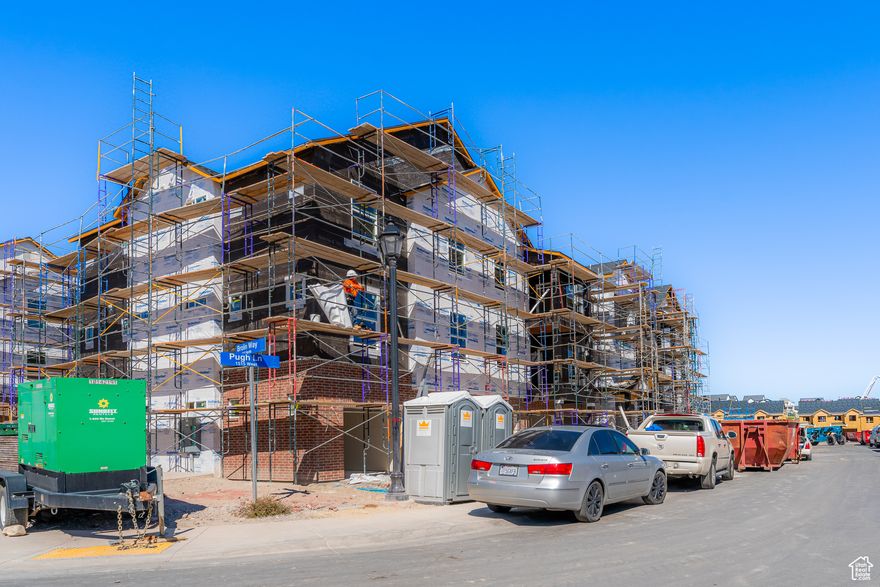 Discover Highridge at Mt. Saratoga-a collection of contemporary, stylish condos within a master-planned community that will feature parks, trails, and expansive open spaces. Enjoy the nearby Utah Lake, The Ranches Golf Club, as well as convenient shopping, dining, and access to Pioneer Crossing for easy commuting. Reach out to today for more information or to set up a visit to the community!