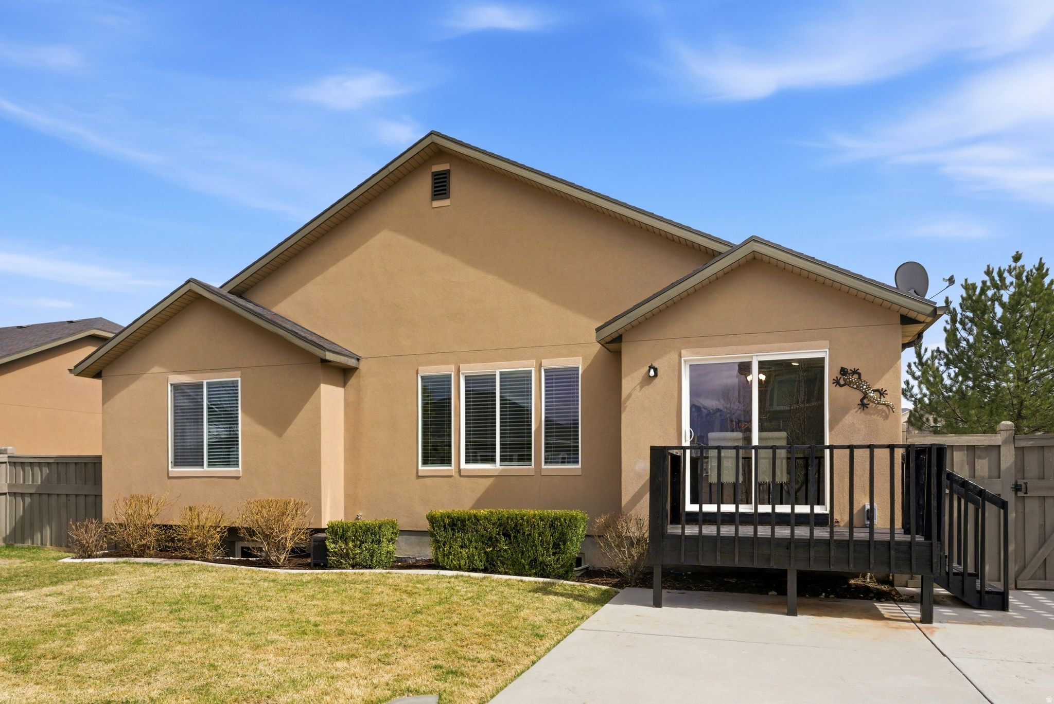 LONE TREE AT CIRCLE FIVE RANCH - Residential