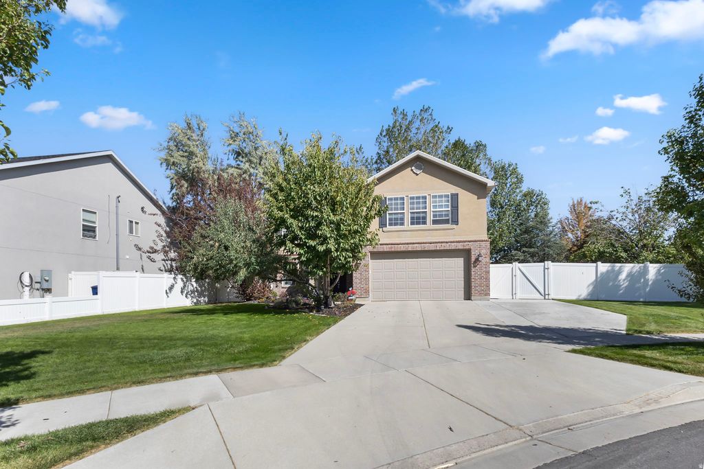 Photo of 13947 S MALISSA ANN CIR, Herriman, UT 84096 (MLS # 2139252)
