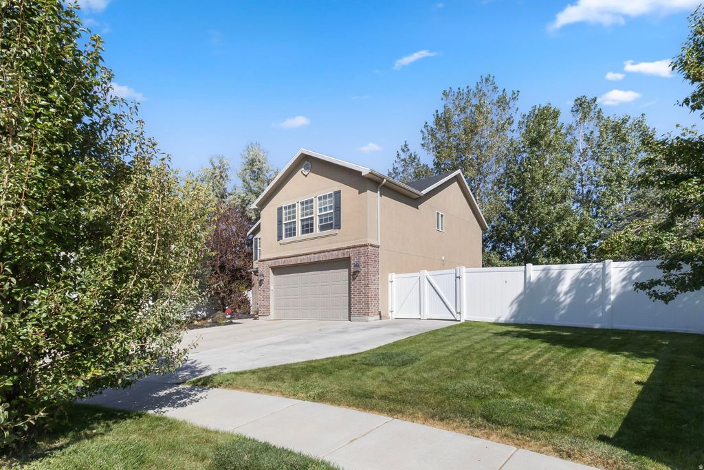 Photo of 13947 S MALISSA ANN CIR, Herriman, UT 84096 (MLS # 2139252)
