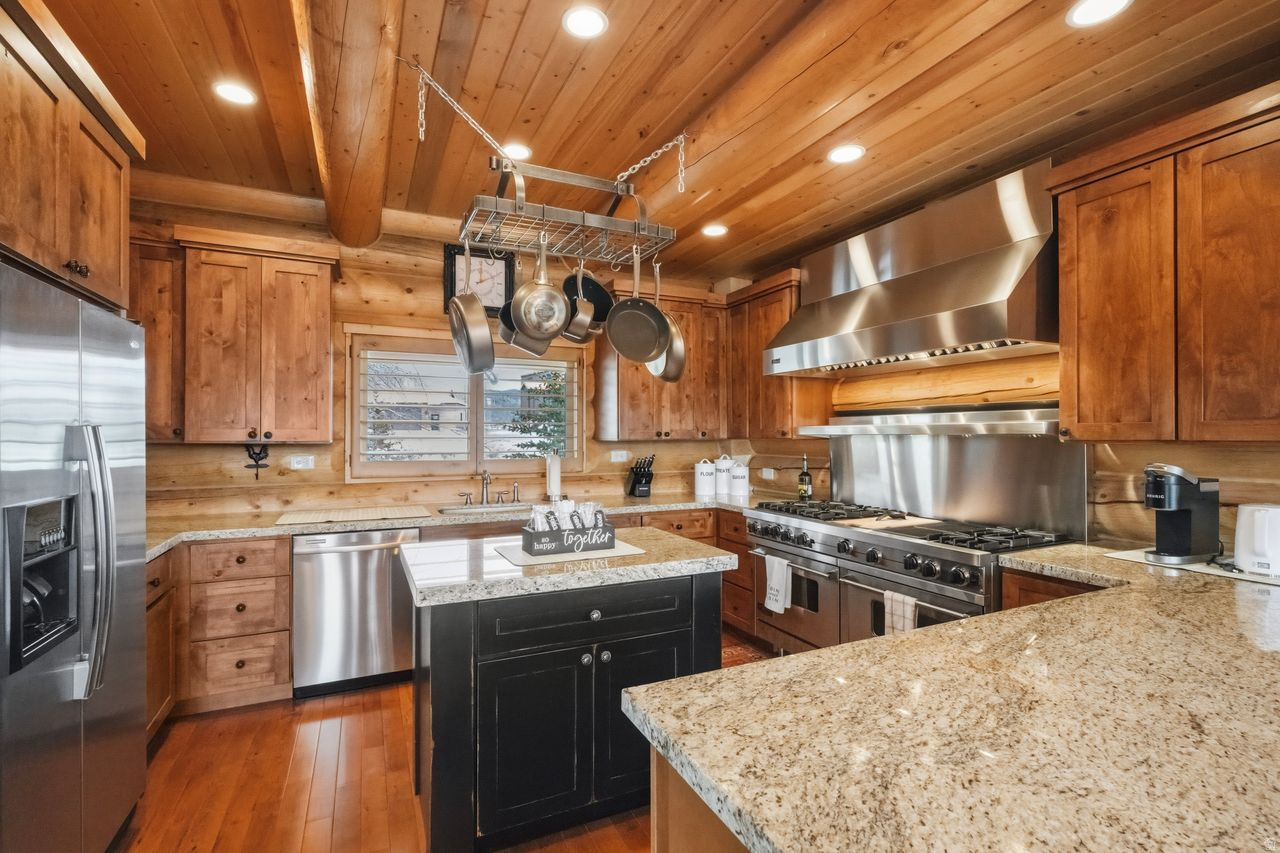 ASPEN COVE - Residential