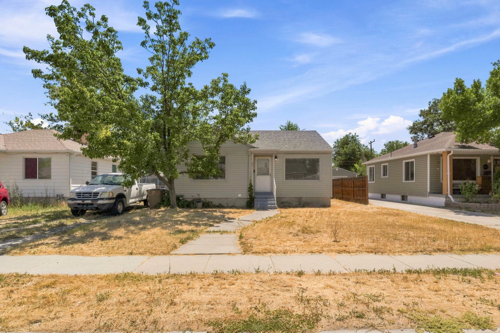 Photo of 831 W MONTAGUE AVE S, Salt Lake City, UT 84104 (MLS # 2173397)
