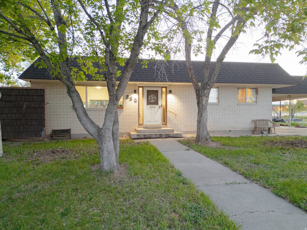 Photo of 230 S 600 W, Vernal, UT 84078 (MLS # 2156812)